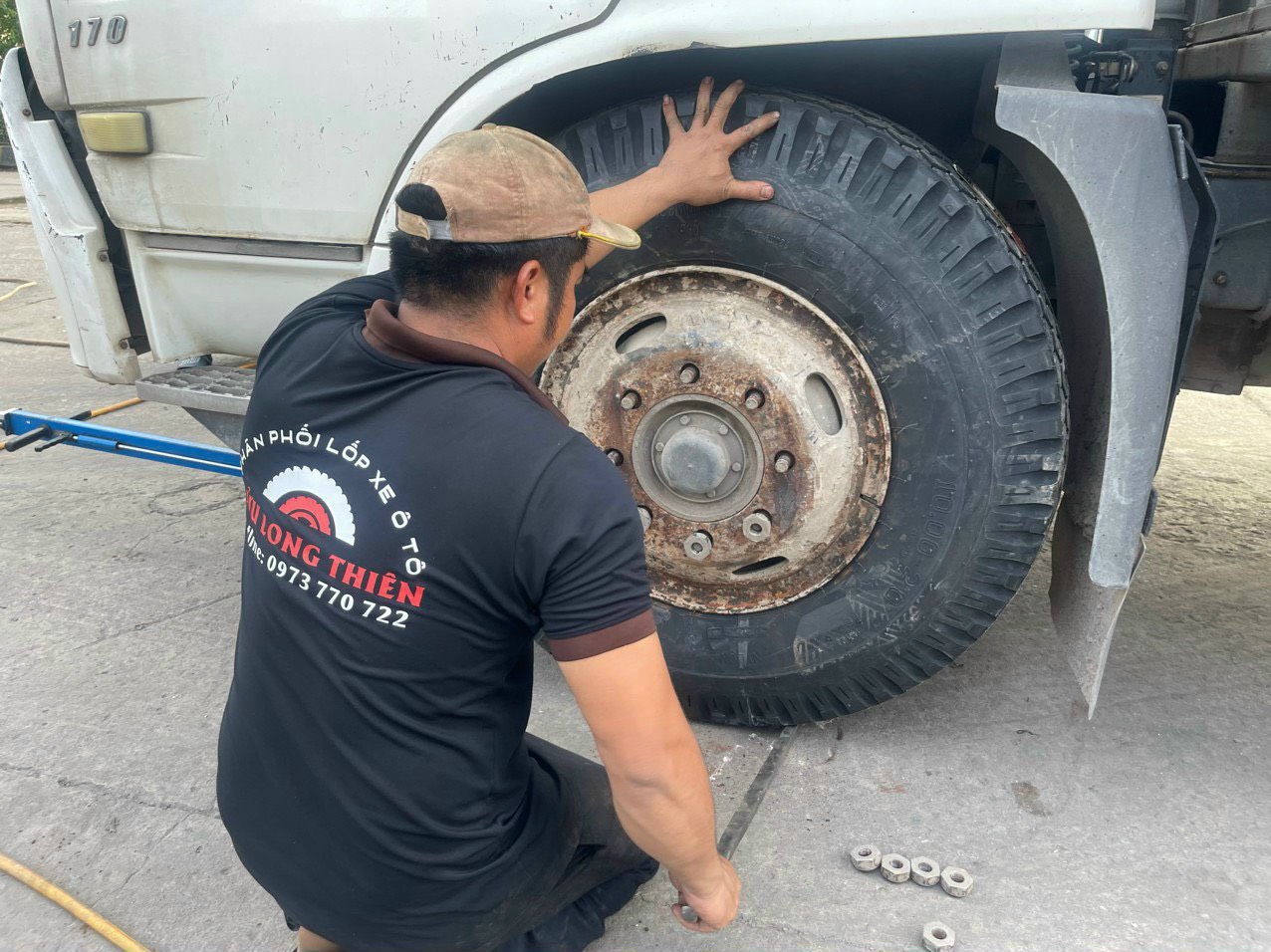 Áp Suất Lốp Ô Tô: Làm Thế Nào Để Giữ Xe Vận Hành Êm Ái Và An Toàn?